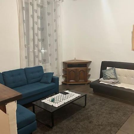 Superbe Appartement Avec Parking Gratuit Vaulx-en-Velin Exterior foto